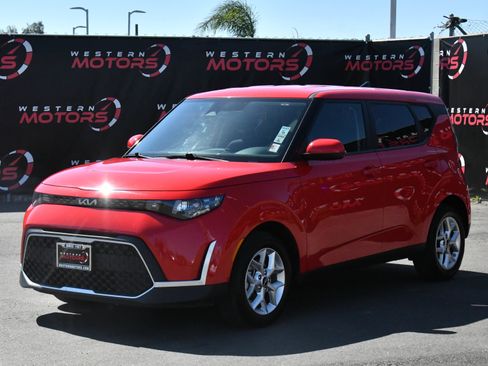 Used 2024 Kia Soul LX w/ Option Group 015 FWD image 3