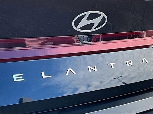 Used 2025 Hyundai Elantra Sport image 8