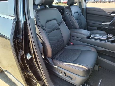 Used 2025 Nissan Pathfinder Platinum w/ Cargo Package image 26