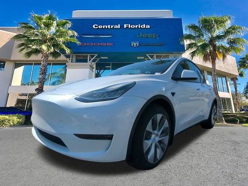Used 2022 Tesla Model Y Long Range image 9