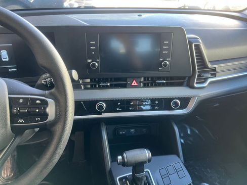 Used 2025 Kia Sportage LX image 20