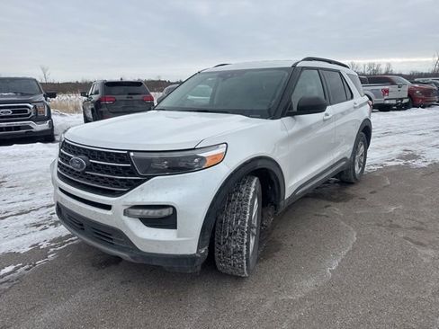 Used 2020 Ford Explorer XLT w/ Equipment Group 202A image 3
