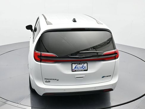 Used 2024 Chrysler Pacifica Select image 35