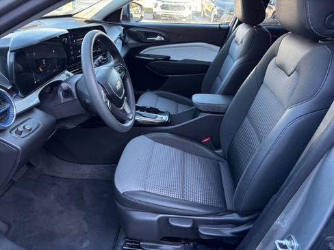 Used 2025 Chevrolet Trax LT image 26