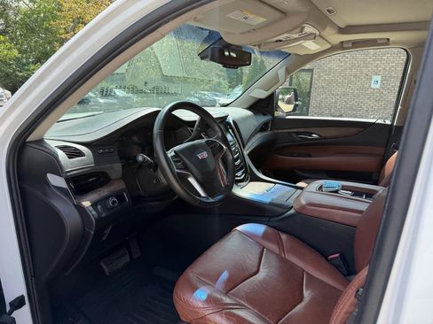 Used 2016 Cadillac Escalade Premium RWD image 10