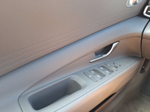 Used 2026 Hyundai Elantra Hybrid FWD image 17