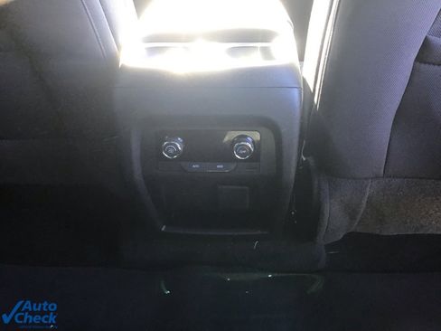 Used 2024 Chevrolet Traverse LT image 19