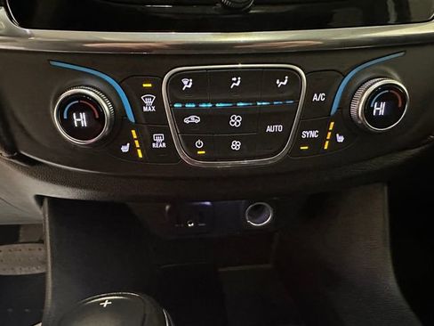 Used 2019 Chevrolet Traverse LT w/ LT Premium Package image 13