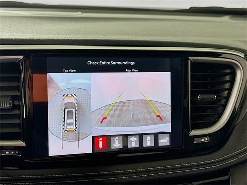 New 2026 Chrysler Pacifica Select image 8