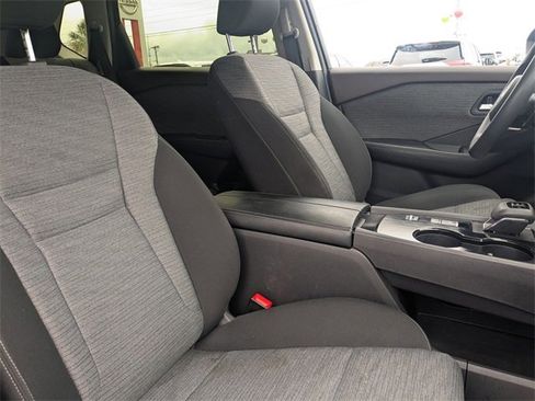 Used 2023 Nissan Rogue SV image 35