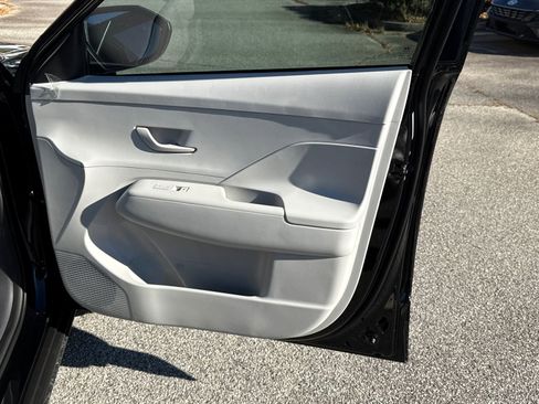 New 2026 Hyundai Kona SE image 14
