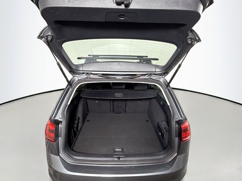 Used 2017 Volkswagen Golf S image 22