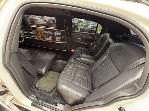 Used 2001 Lincoln Town Car Executive image 20
