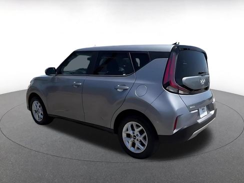 Used 2025 Kia Soul LX w/ LX Technology Package FWD image 10
