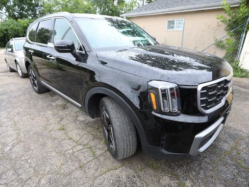 Used 2023 Kia Telluride S w/ S Sunroof Package FWD image 3