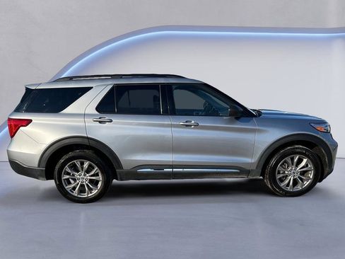 Used 2023 Ford Explorer XLT w/ Equipment Group 202A image 9