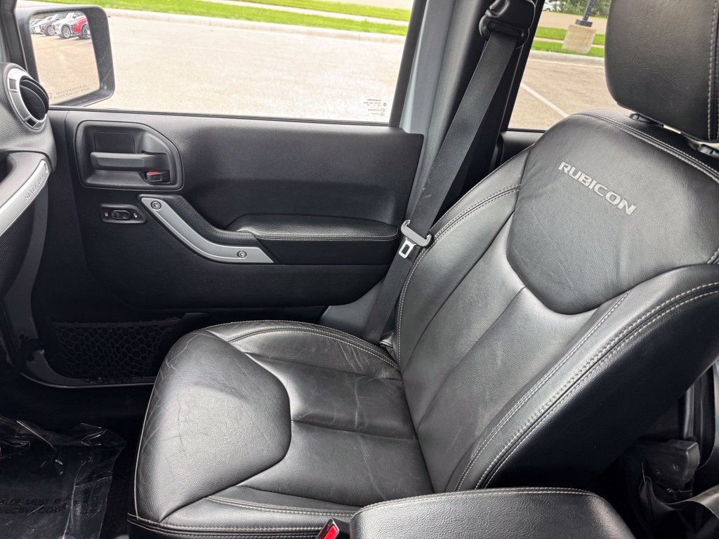 Used 2015 Jeep Wrangler Unlimited Rubicon AWD/4WD image 16
