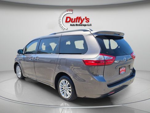 Used 2017 Toyota Sienna XLE Premium FWD image 22