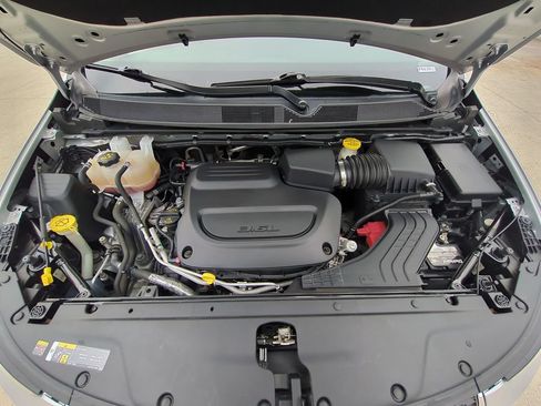 Used 2023 Chrysler Pacifica Touring-L FWD image 37