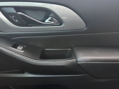 Used 2023 Chevrolet Traverse LT w/ LT Premium Package image 21