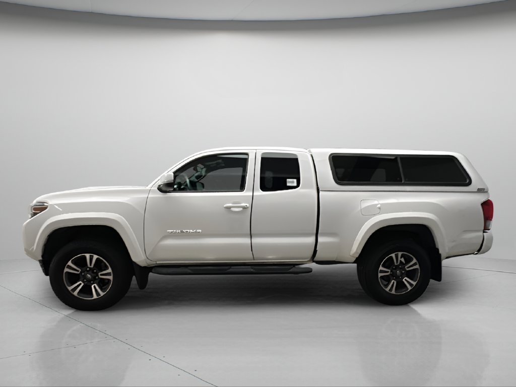 Used 2016 Toyota Tacoma TRD Sport w/ Towing Package RWD image 4