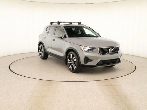 Used 2024 Volvo XC40 B5 Ultimate w/ Protection Package Premier AWD/4WD image 10