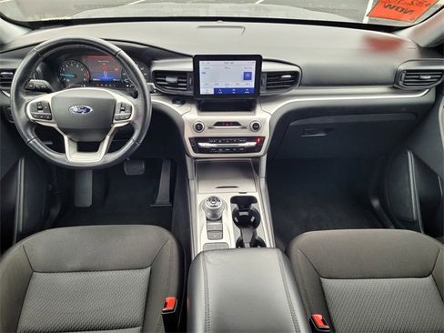 Used 2022 Ford Explorer XLT image 10