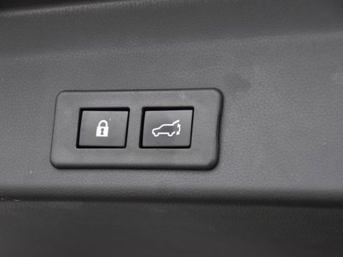 Used 2022 Subaru Ascent Limited w/ Technology Package image 9