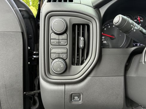 Used 2026 Chevrolet Silverado 1500 Custom AWD/4WD image 27