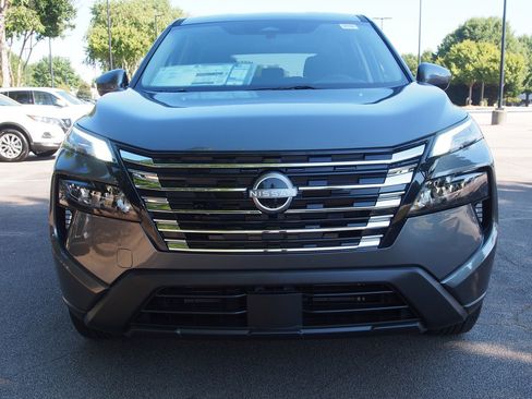 Used 2026 Nissan Rogue SV image 2