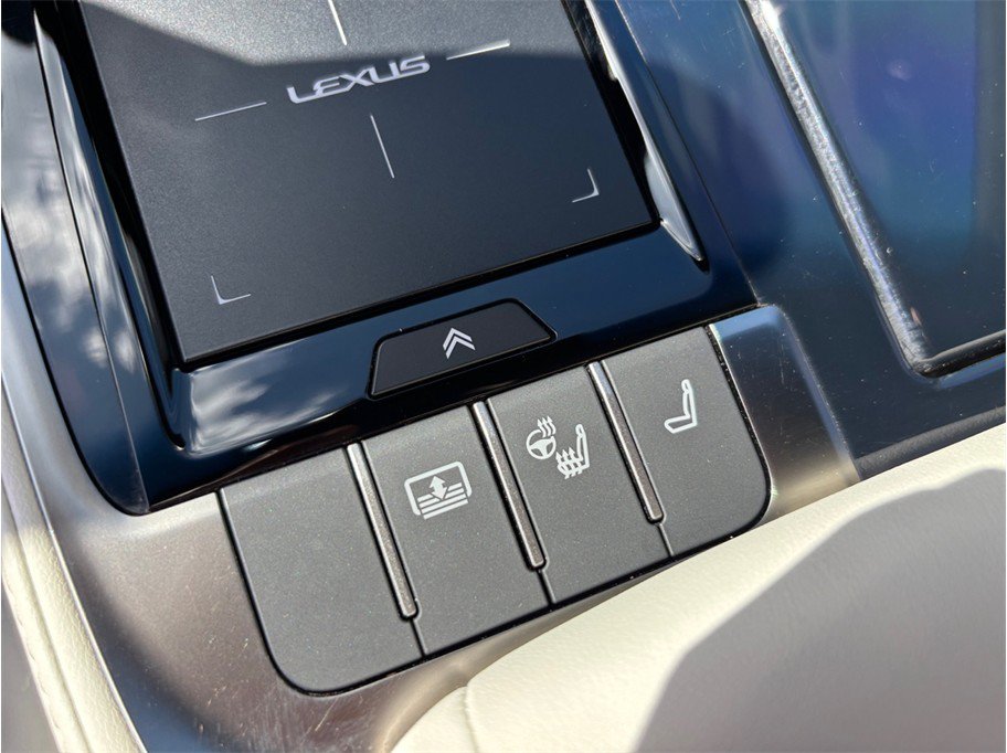 Used 2022 Lexus LS 500 F Sport w/ Accessory Package (Z1) AWD/4WD image 35