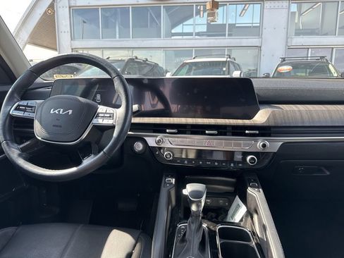 Used 2024 Kia Telluride EX w/ EX Captain's Chair Package AWD/4WD image 3