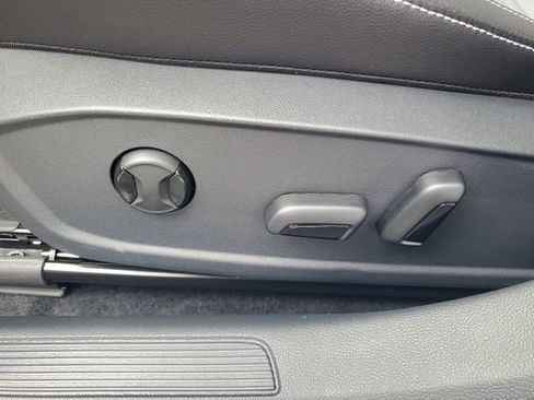 New 2026 Volkswagen Jetta SE FWD image 17