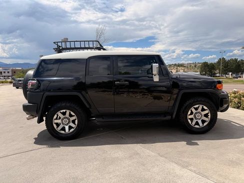 Used 2014 Toyota FJ Cruiser 4WD w/ Upgrade Package image 10
