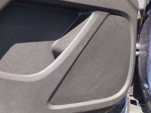 Used 2023 Chevrolet Traverse LT FWD image 26
