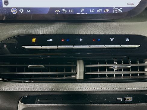 Used 2025 Buick Enclave Preferred image 24