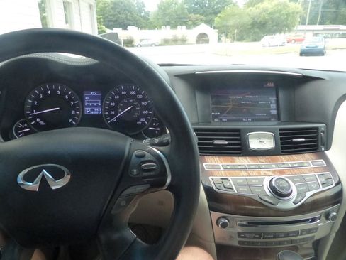 Used 2011 INFINITI M37 w/ Deluxe Touring Pkg RWD image 20