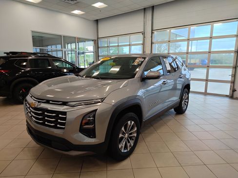 Used 2026 Chevrolet Equinox LT FWD image 7