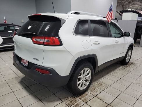 Used 2018 Jeep Cherokee Latitude Plus image 14