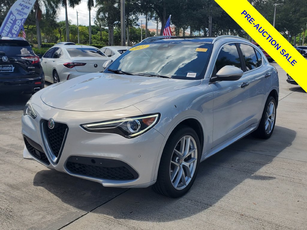 Used 2021 Alfa Romeo Stelvio Ti w/ Nero Edizione AWD/4WD image 3