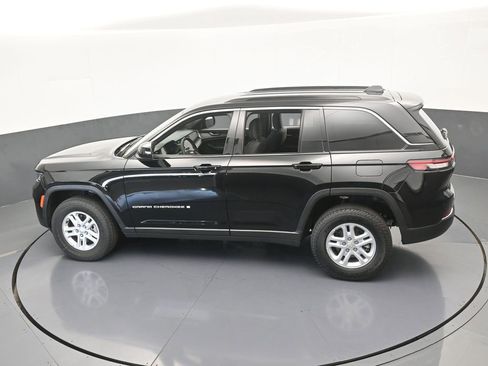 Used 2025 Jeep Grand Cherokee Laredo image 45
