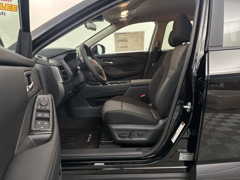 New 2026 Nissan Rogue SV image 10