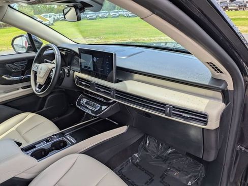 Used 2025 Lincoln Corsair FWD image 39