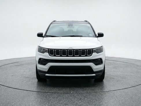 Used 2025 Jeep Compass Limited AWD/4WD image 2
