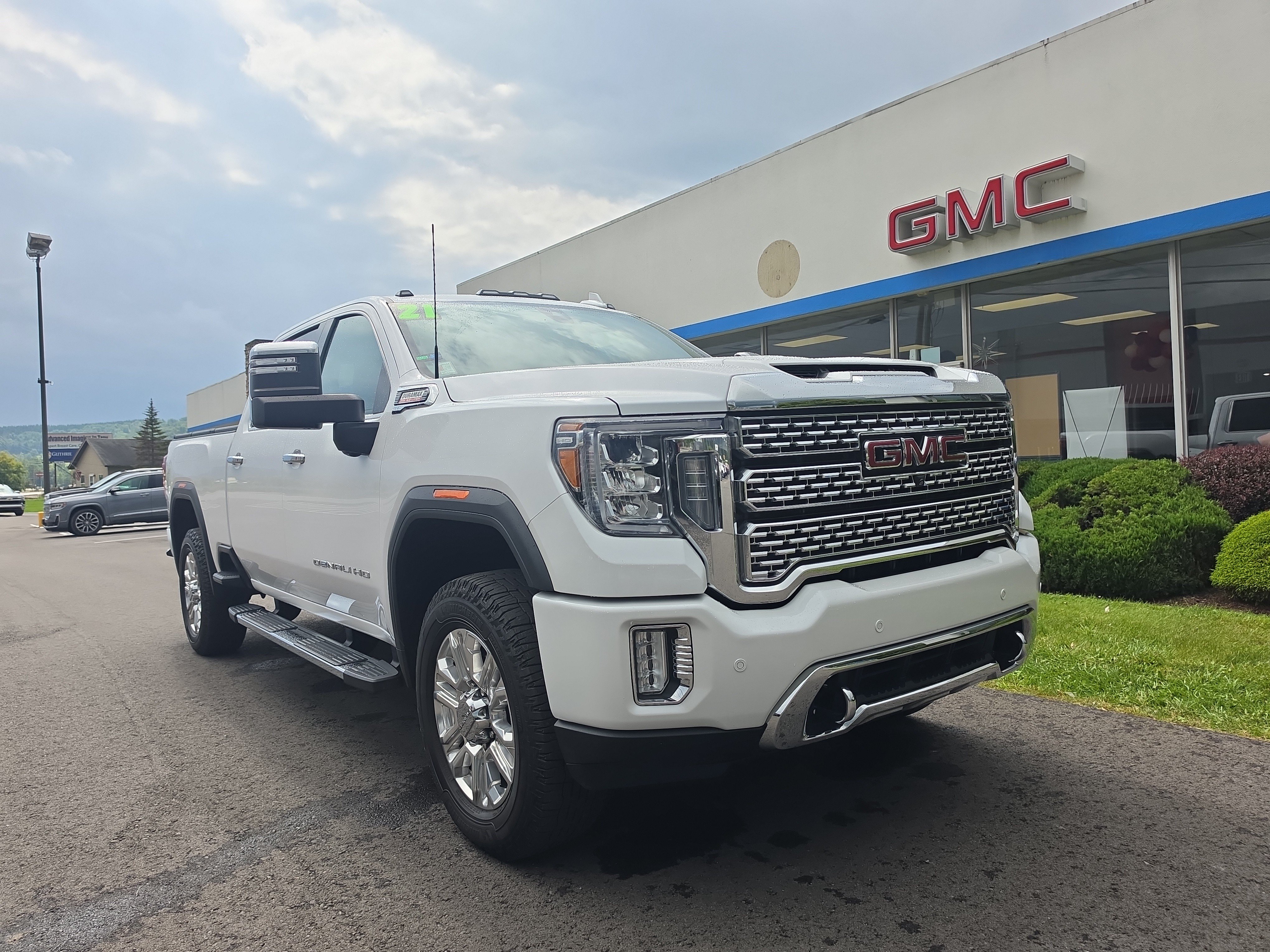 Used 2021 GMC Sierra 2500 Denali w/ Denali Ultimate Package AWD/4WD image 1