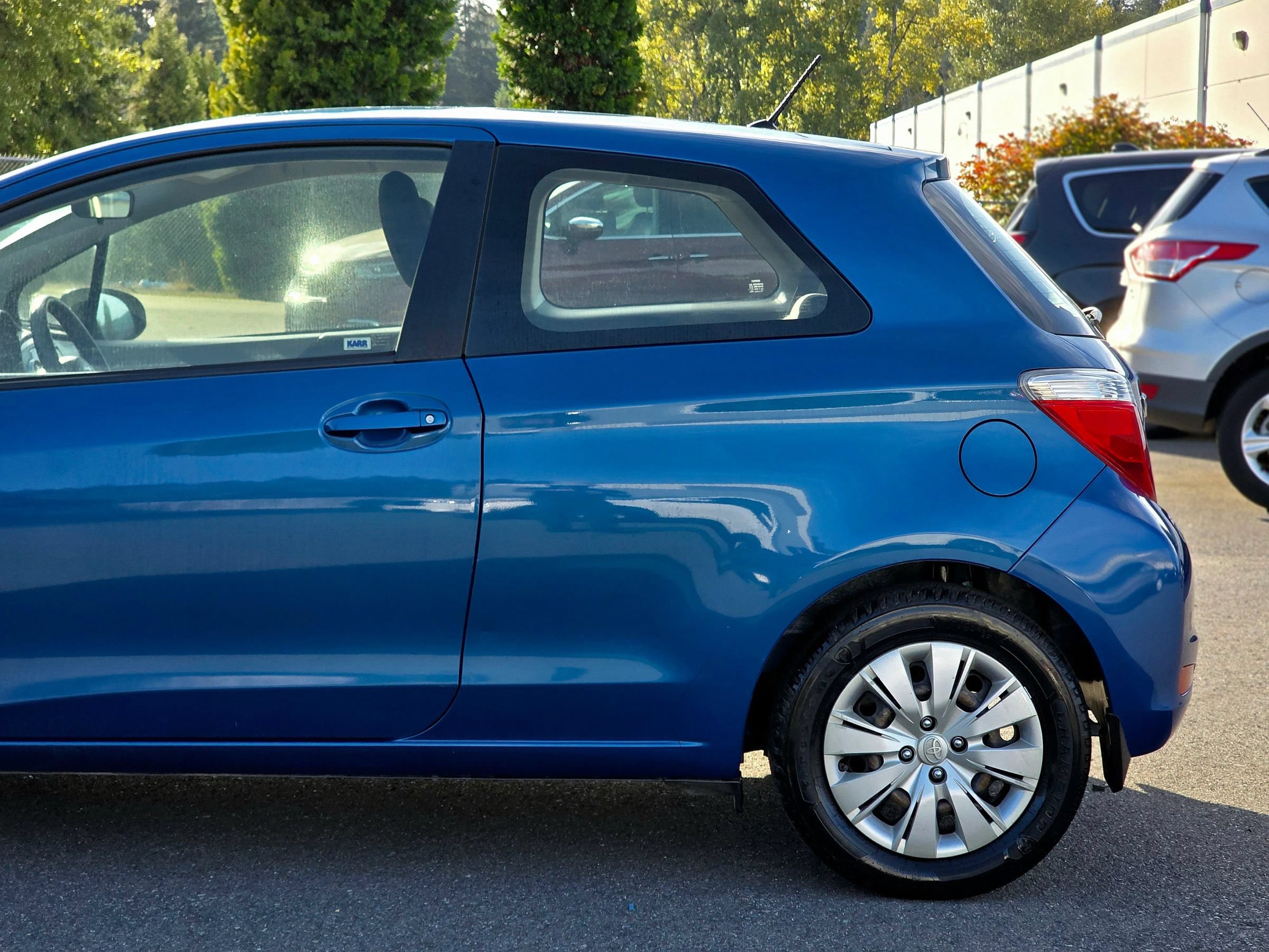 Used 2013 Toyota Yaris L FWD image 5
