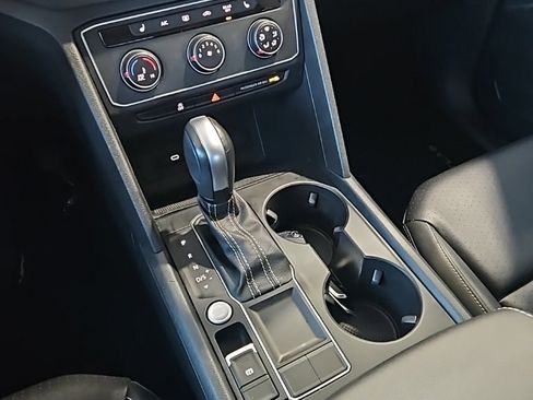 Used 2023 Volkswagen Atlas SE image 34