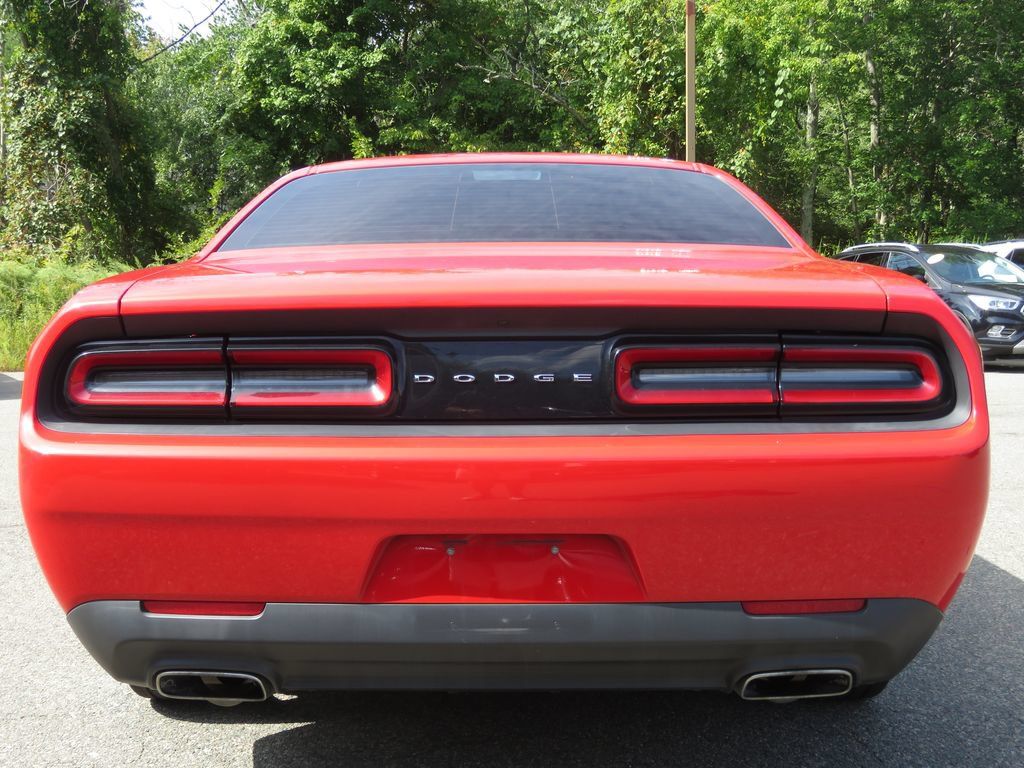 Used 2016 Dodge Challenger SXT RWD image 6