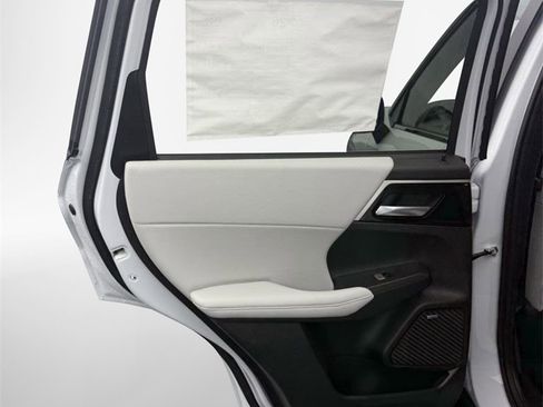 New 2025 Mitsubishi Outlander ES image 32