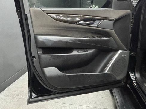 Used 2016 Cadillac Escalade ESV Platinum RWD image 15